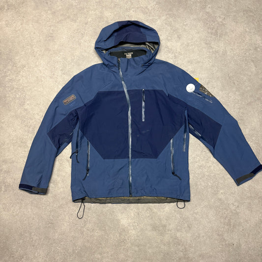 ARC’TERYX  GORE—TEX Recco Jacket Size  L  Blue